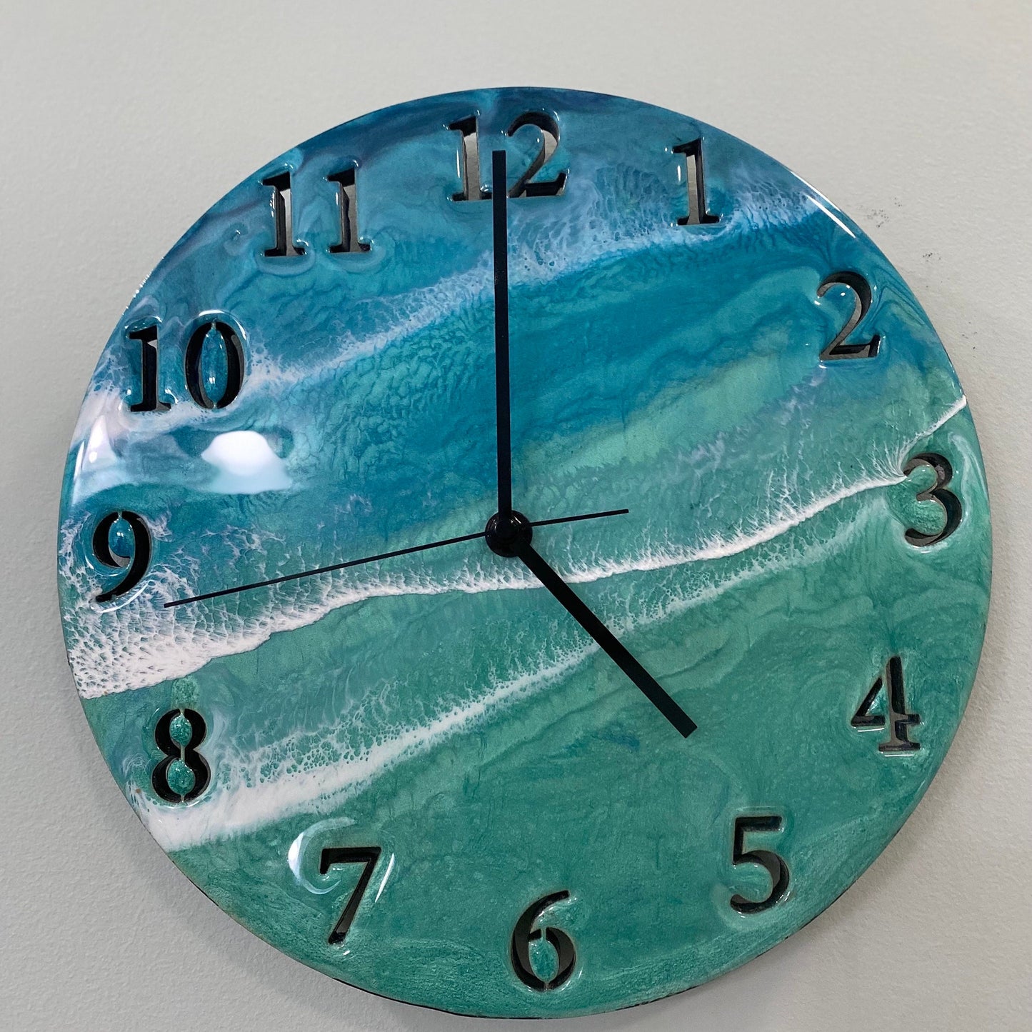 CLOCK Coastal Style with Ocean waves in resin- 12" without beach